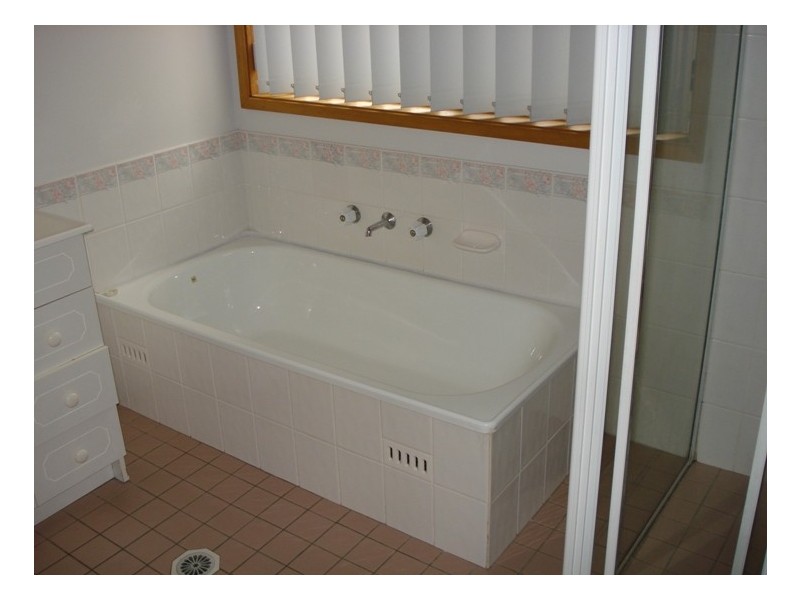 8A Whitehaven Drive, Lakelands NSW 2282