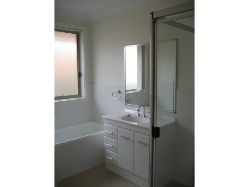 24 Northridge Drive, Cameron Park NSW 2285