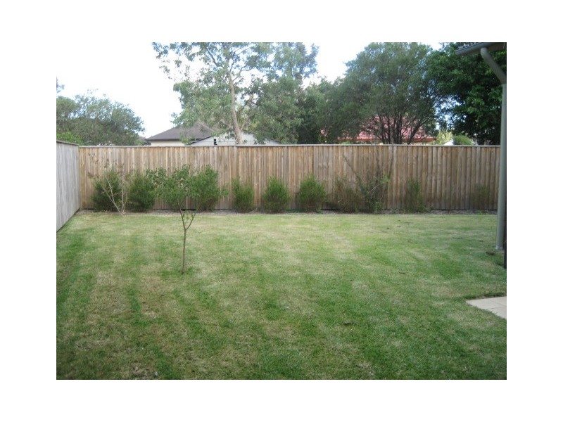 1 Kestrel Circuit, Shortland NSW 2307