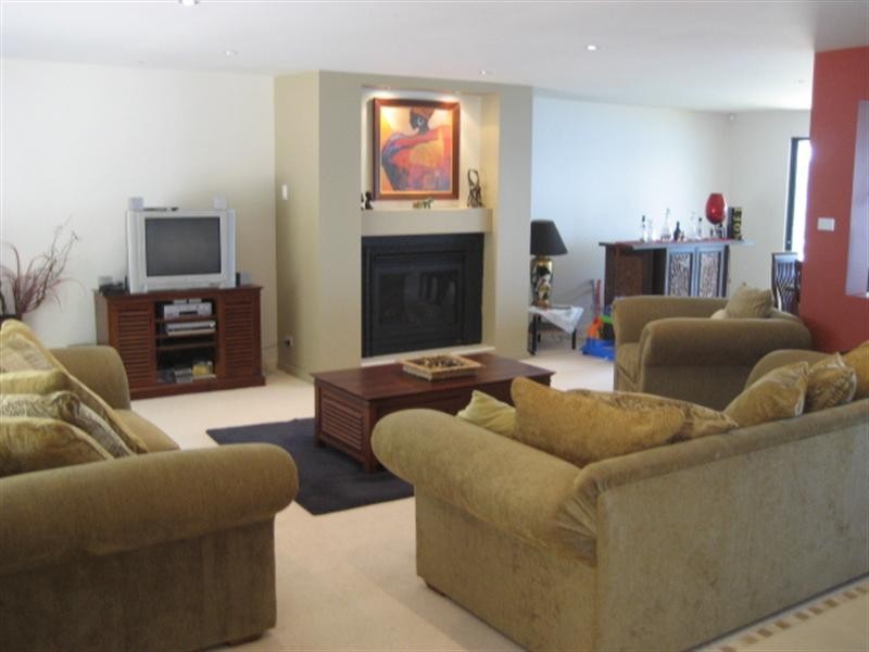 12 Macquarie Street, Bolton Point NSW 2283