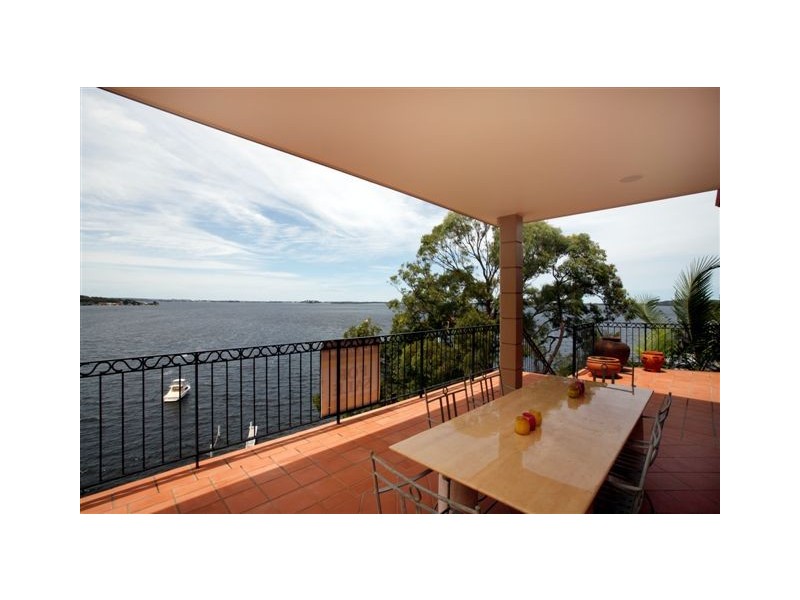 241 Fishing Point Road, Fishing Point NSW 2283