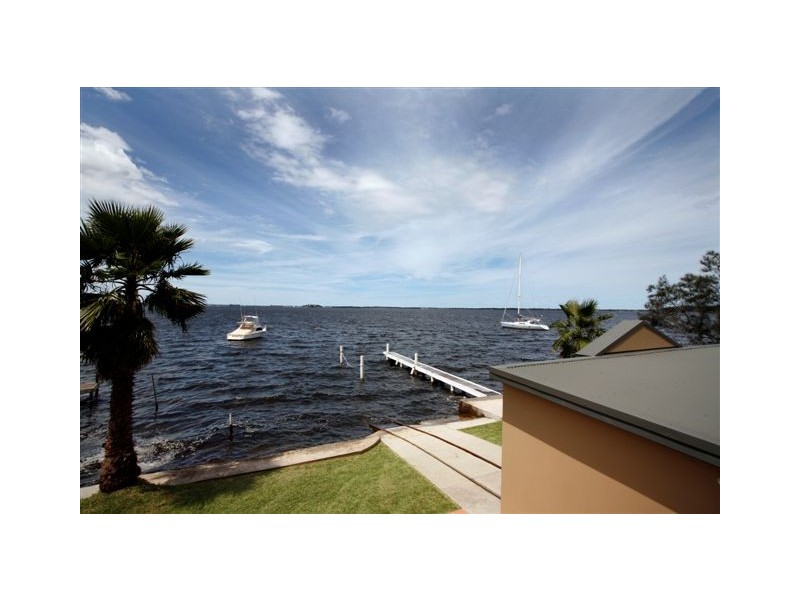 241 Fishing Point Road, Fishing Point NSW 2283