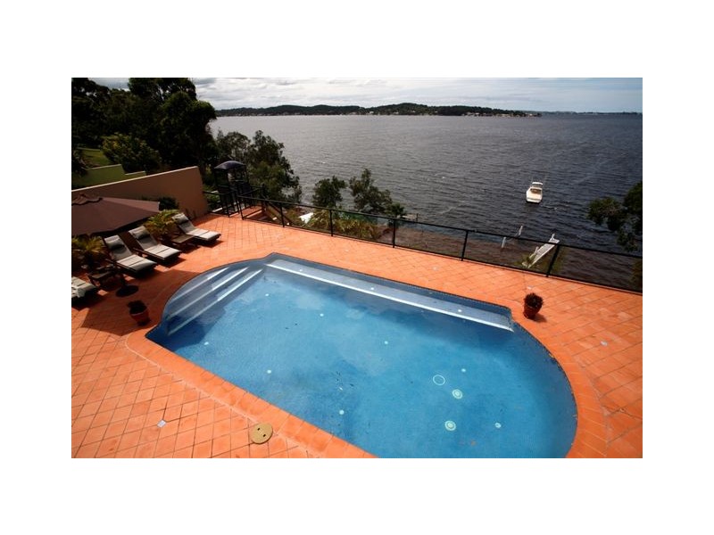 241 Fishing Point Road, Fishing Point NSW 2283