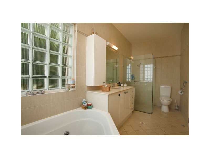 241 Fishing Point Road, Fishing Point NSW 2283