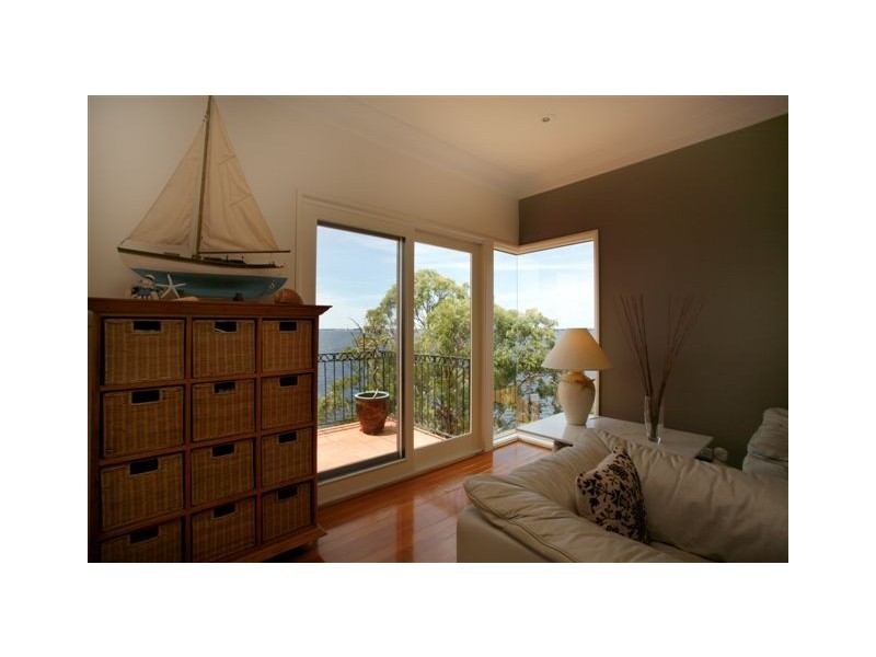 241 Fishing Point Road, Fishing Point NSW 2283