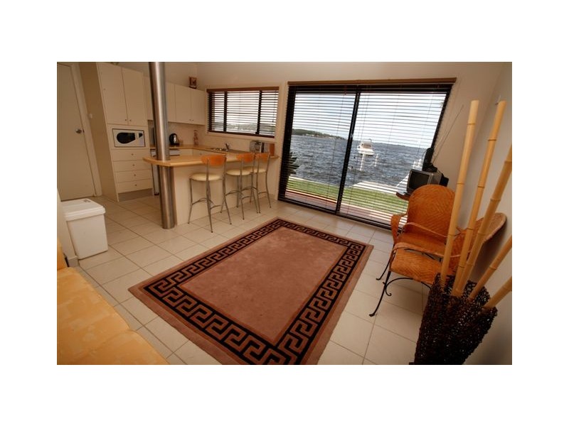 241 Fishing Point Road, Fishing Point NSW 2283