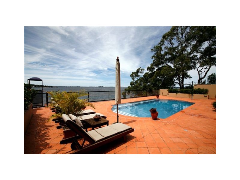 241 Fishing Point Road, Fishing Point NSW 2283