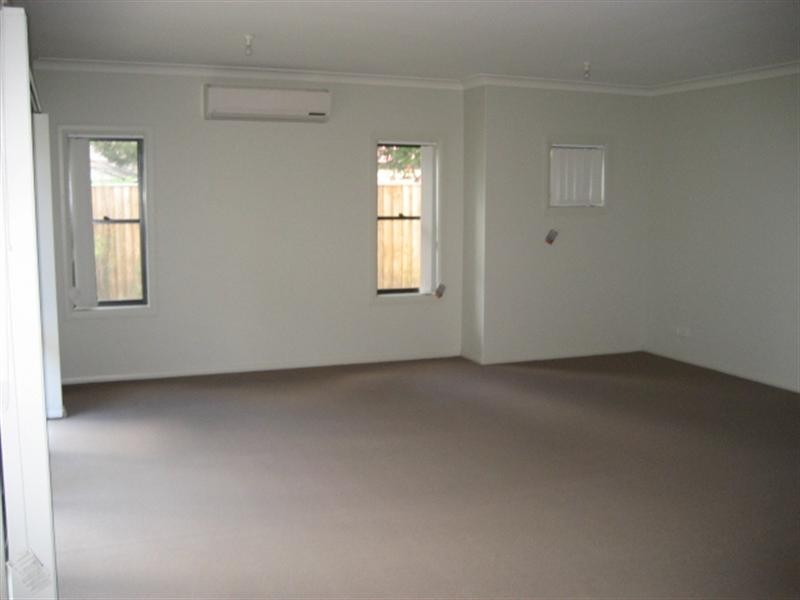 1 Kestrel Circuit, Shortland NSW 2307