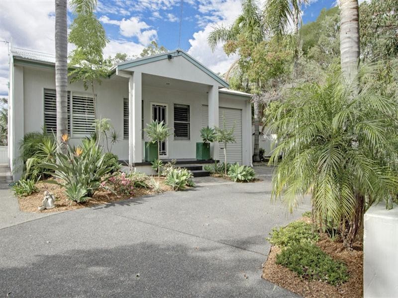 16 Coal Point Road, Coal Point NSW 2283
