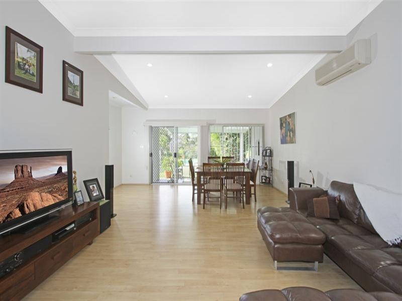 16 Coal Point Road, Coal Point NSW 2283