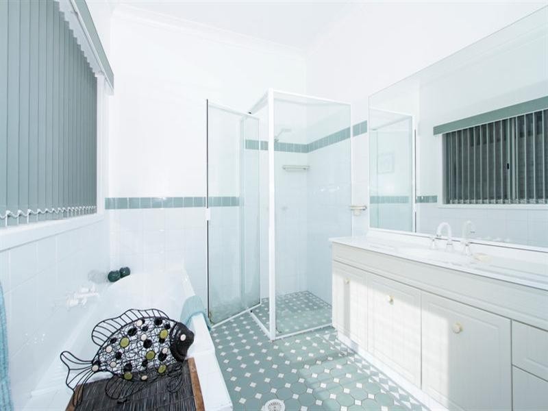 16 Coal Point Road, Coal Point NSW 2283