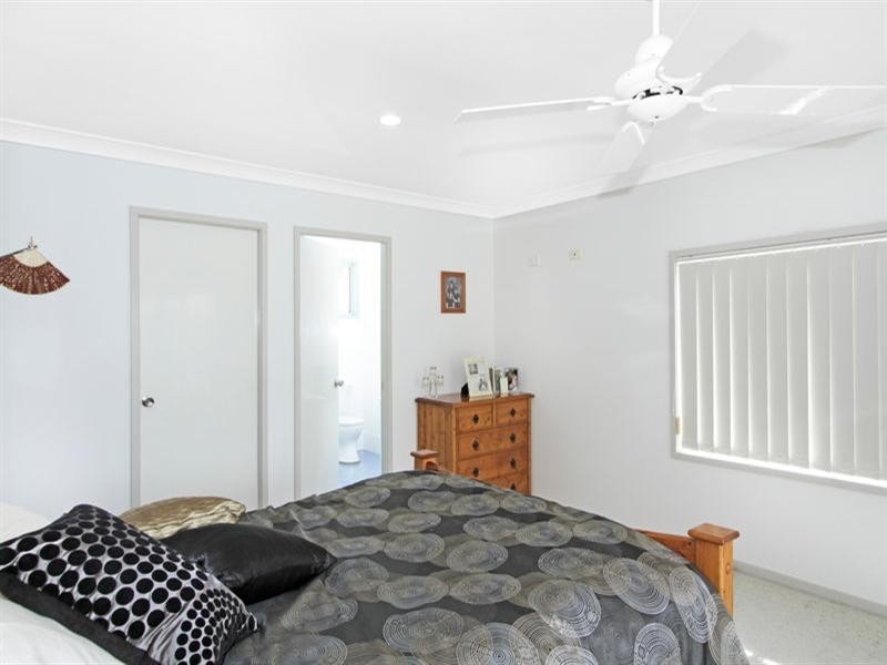 16 Coal Point Road, Coal Point NSW 2283