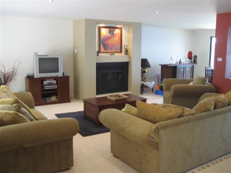 12 Macquarie Street, Bolton Point NSW 2283