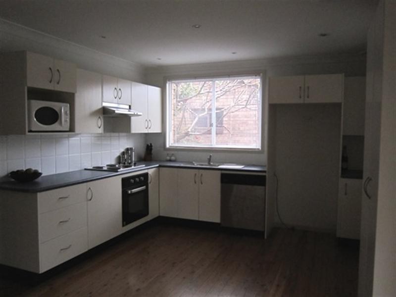 4 Wyera Crescent, Carey Bay NSW 2283