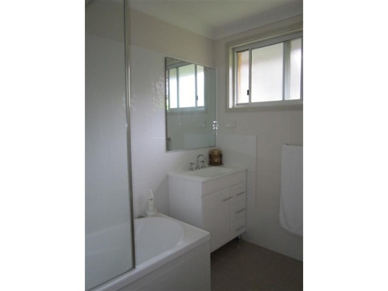 4 Wyera Crescent, Carey Bay NSW 2283