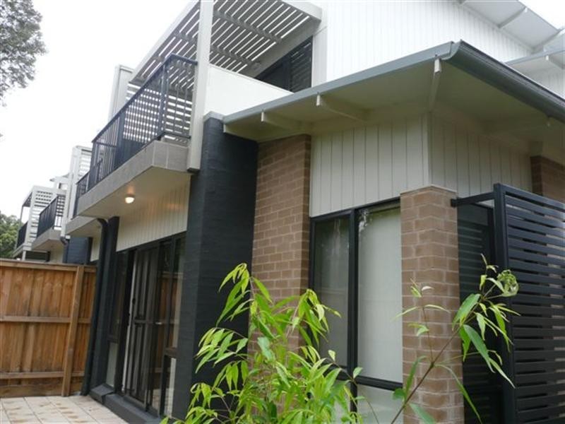 33 Kestral Circuit, Shortland NSW 2307