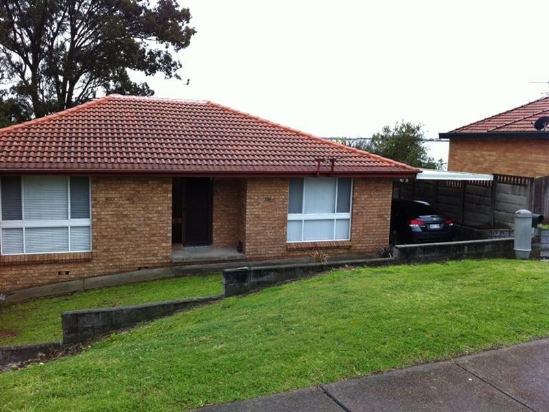 221 Excelsior Parade, Toronto NSW 2283