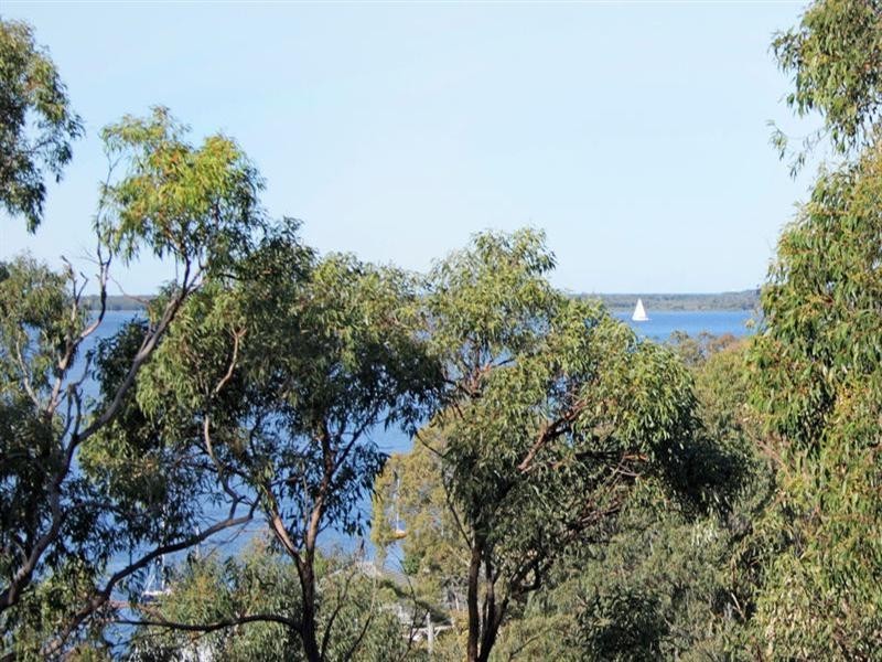 27 Sunlight Parade, Fishing Point NSW 2283