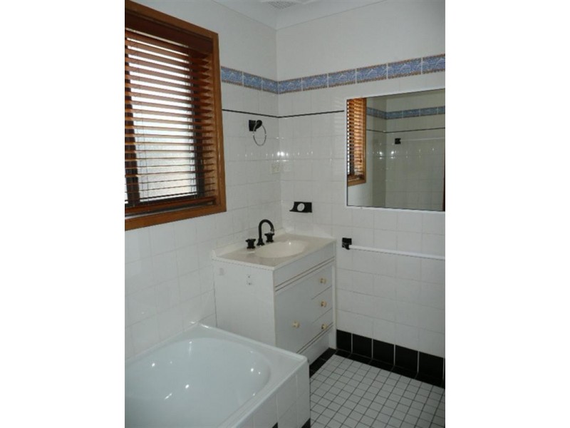 15 Edward Street, Fennell Bay NSW 2283