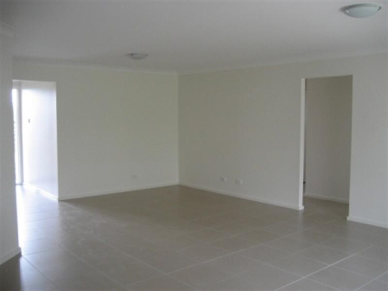 24 Northridge Drive, Cameron Park NSW 2285