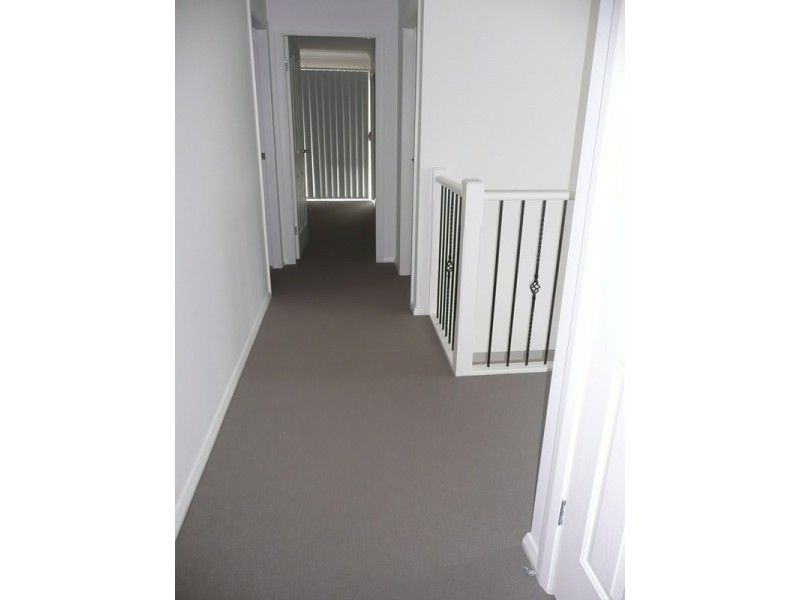 2 Kestrel Circuit, Shortland NSW 2307