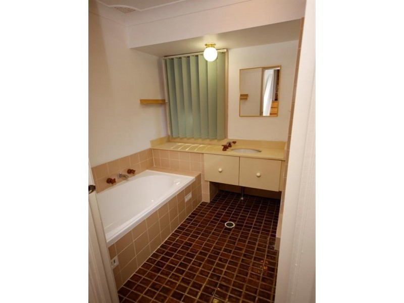 166 Fishing Point Road, Fishing Point NSW 2283