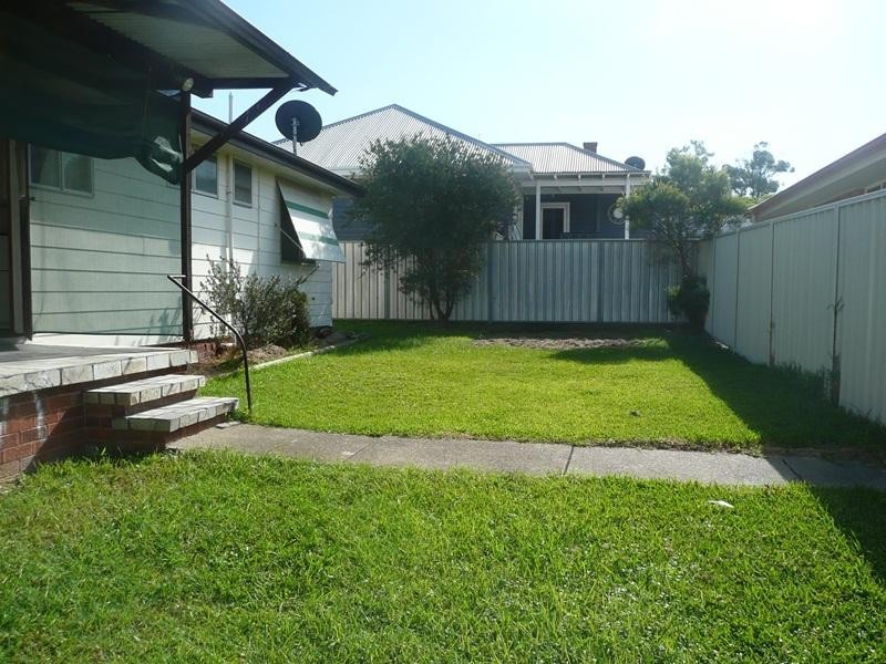 16 Elizabeth Street, Fennell Bay NSW 2283