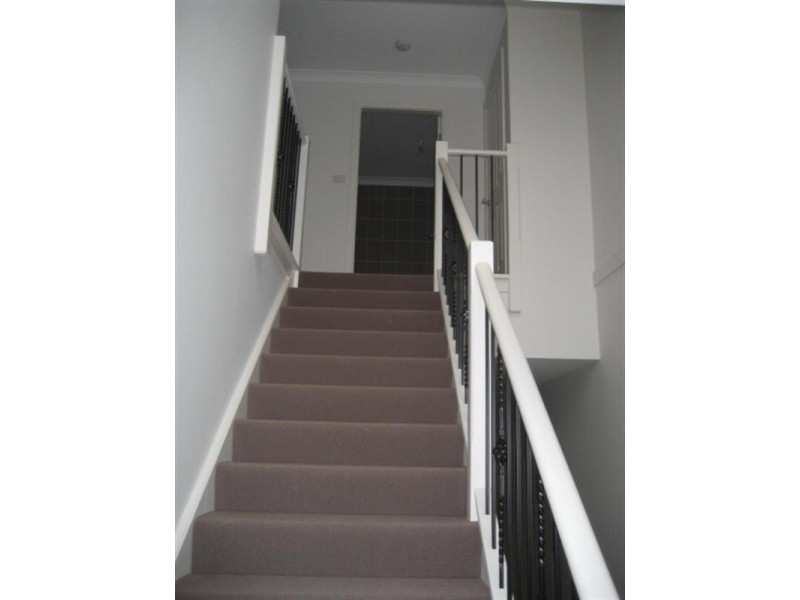 18 Kestrel Circuit, Shortland NSW 2307