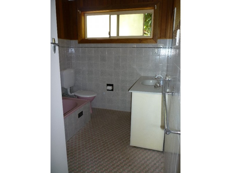 6 Laycock Street, Carey Bay NSW 2283