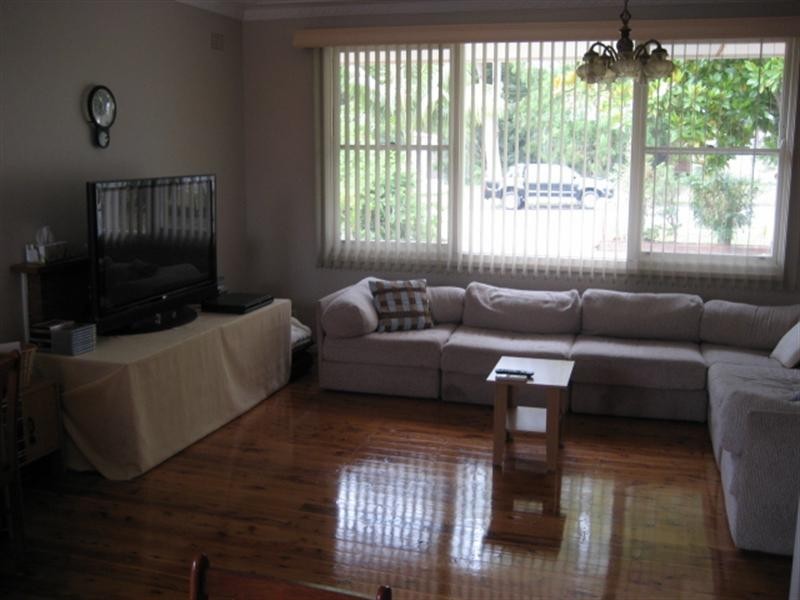 15 Laycock Street, Carey Bay NSW 2283