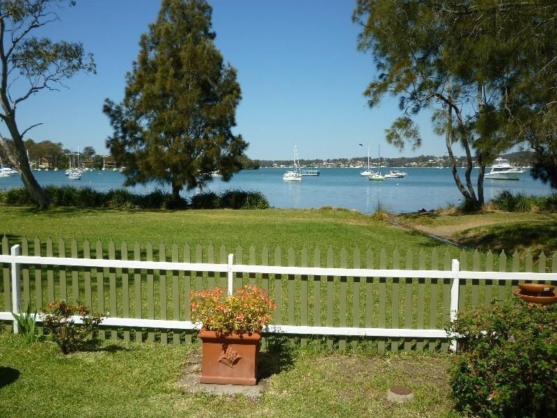 67 Bay Road, Bolton Point NSW 2283