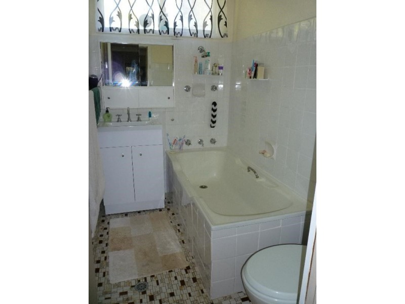 67 Bay Road, Bolton Point NSW 2283