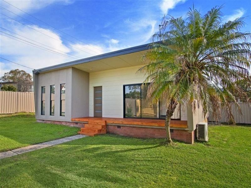 2 Maurie Avenue, Warners Bay NSW 2282