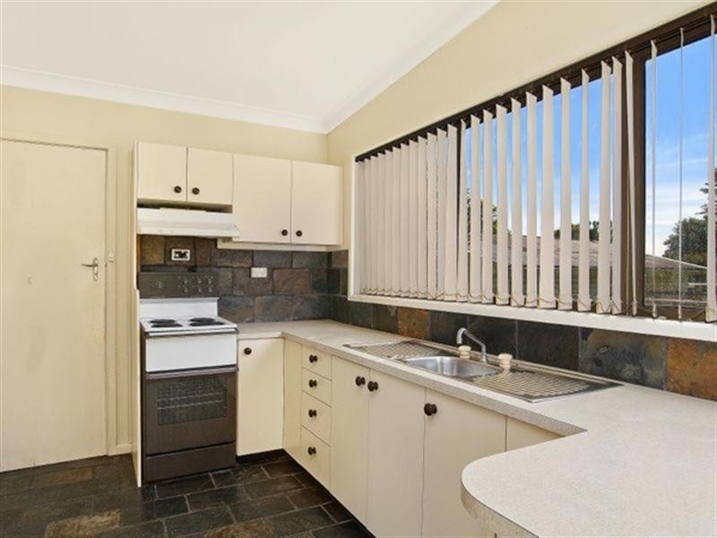2 Maurie Avenue, Warners Bay NSW 2282