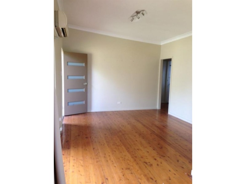 2 Maurie Avenue, Warners Bay NSW 2282