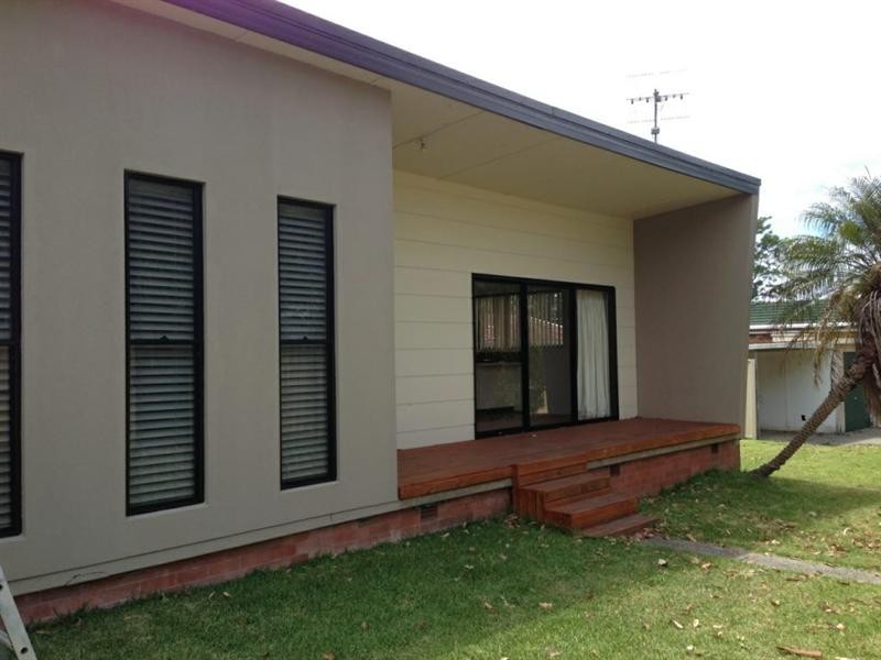 2 Maurie Avenue, Warners Bay NSW 2282