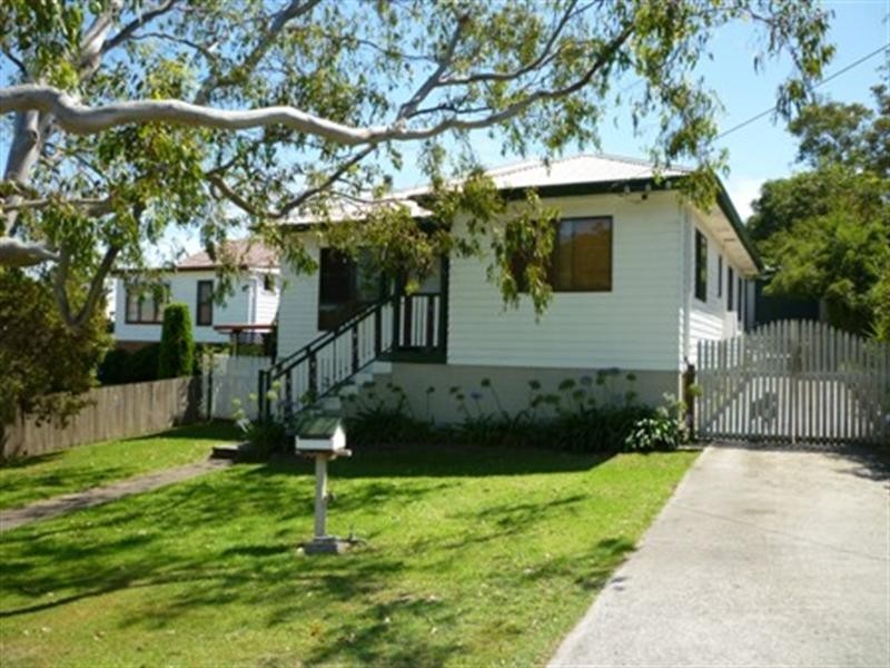 61 Middle Point Road, Bolton Point NSW 2283