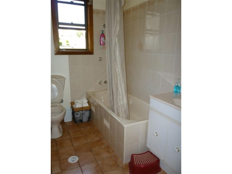 61 Middle Point Road, Bolton Point NSW 2283