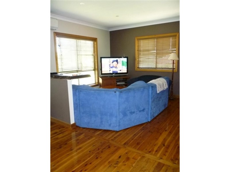 61 Middle Point Road, Bolton Point NSW 2283