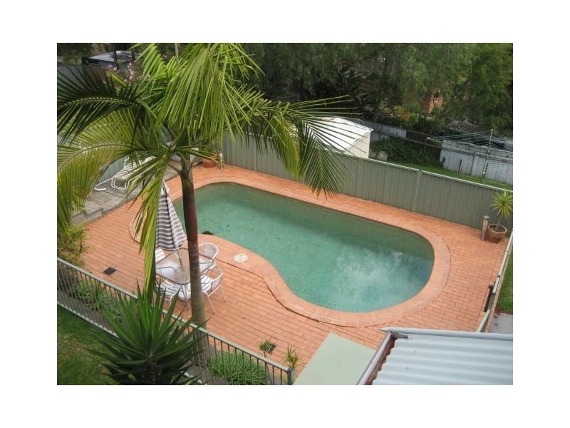 34 Middle Point Road, Bolton Point NSW 2283