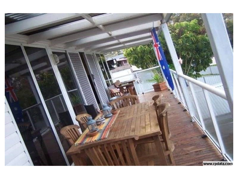34 Middle Point Road, Bolton Point NSW 2283