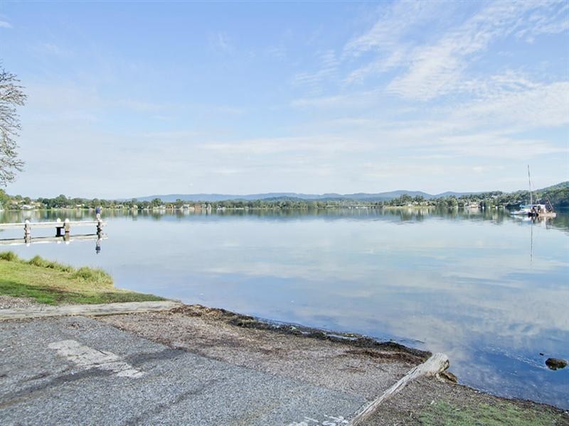 185 Bay Road, Bolton Point NSW 2283