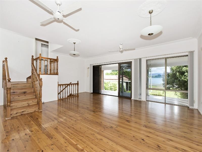 185 Bay Road, Bolton Point NSW 2283