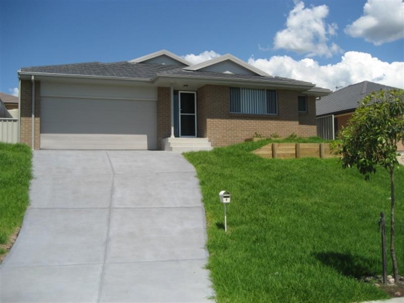 7 Clarkstone Avenue, Cameron Park NSW 2285