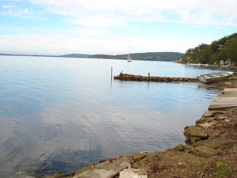 221 Fishing Point Road, Fishing Point NSW 2283