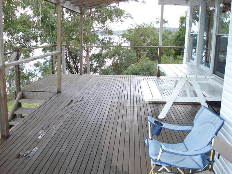 221 Fishing Point Road, Fishing Point NSW 2283