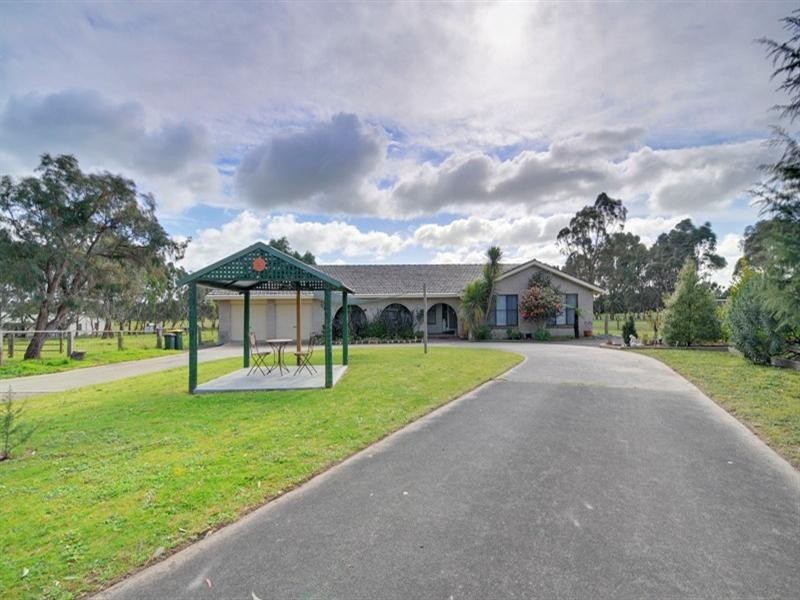 16 Wright Court, Rosedale VIC 3847