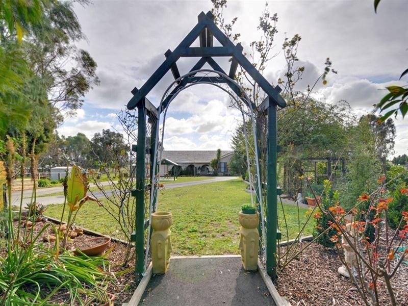 16 Wright Court, Rosedale VIC 3847