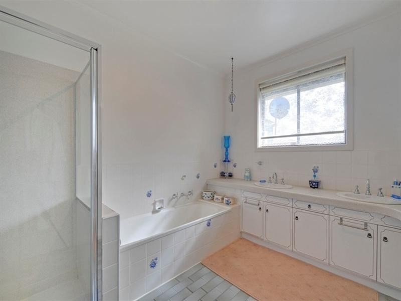 16 Wright Court, Rosedale VIC 3847