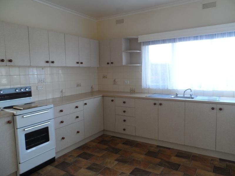 24 HENRY Street, Traralgon VIC 3844